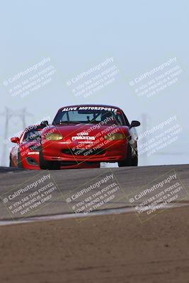 media/Oct-26-2025-CalClub SCCA (Sun) [[8ce1e69566]]/Group 5/Grapevine/